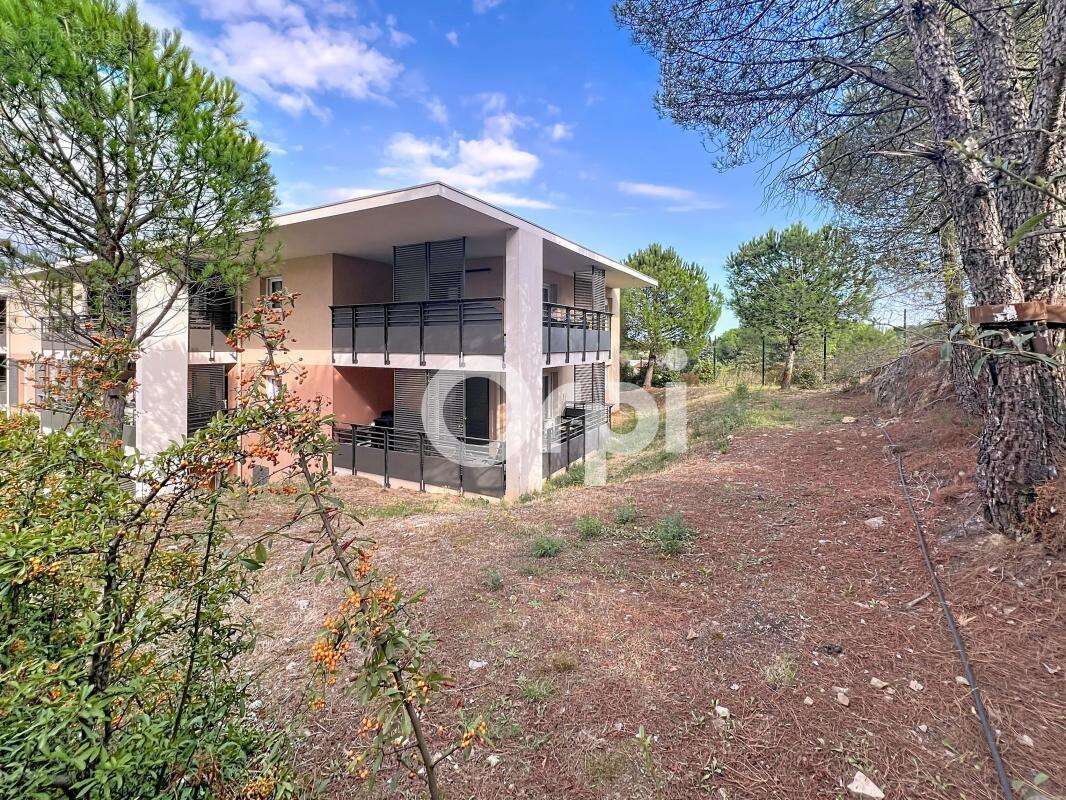 Appartement à ROQUEBRUNE-SUR-ARGENS