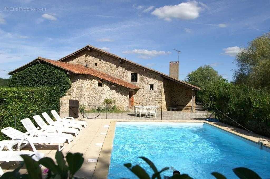 Maison à CHASSENEUIL-SUR-BONNIEURE