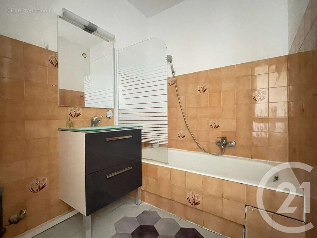 Appartement à SAINT-LAURENT-DU-VAR