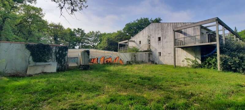 Domaine hôtelier rare entre La Rochelle et Niort, foncier exceptionnel avec parc arboré - photo 3
