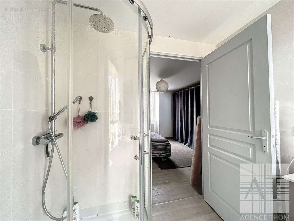 Maison à MONTREUIL-POULAY