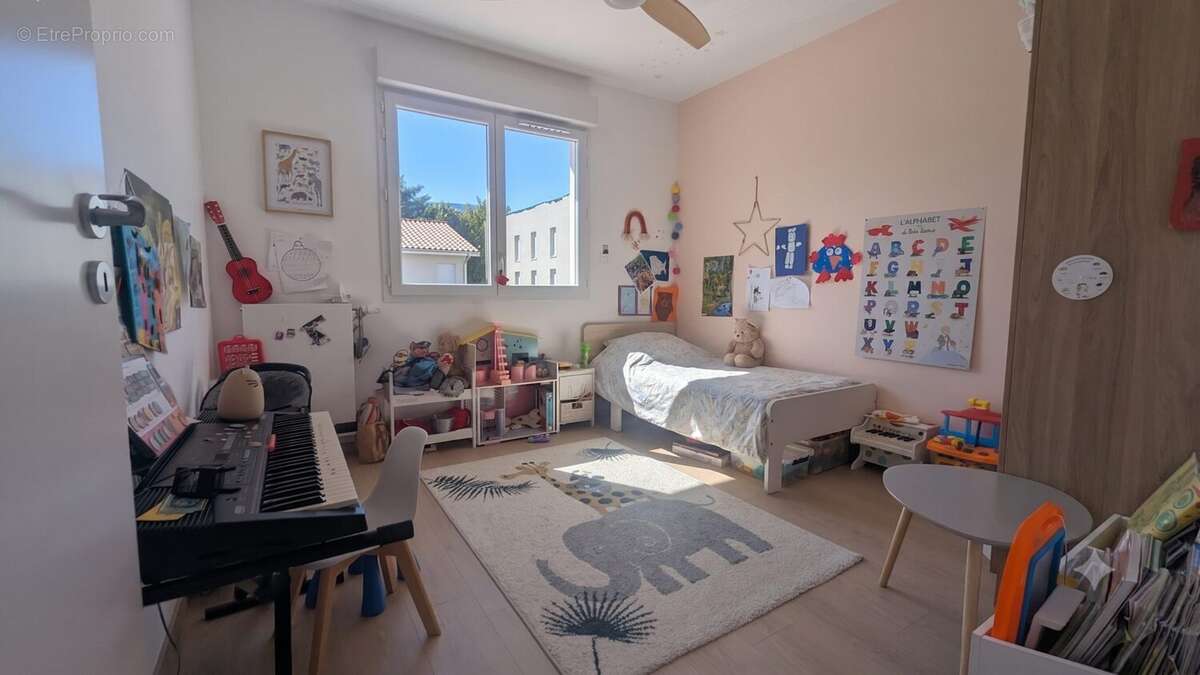 Maison 87 m² à Saint-Etienne-De-Crossey  - photo 7