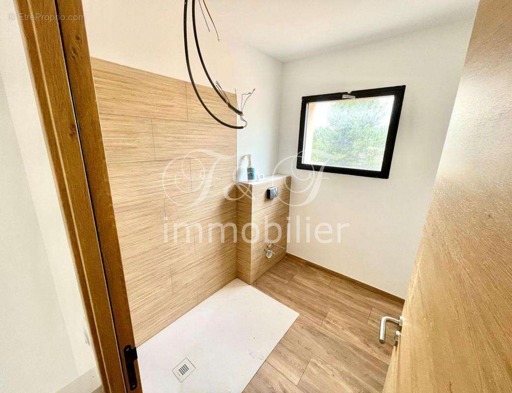 Maison à SAINT-SATURNIN-LES-APT