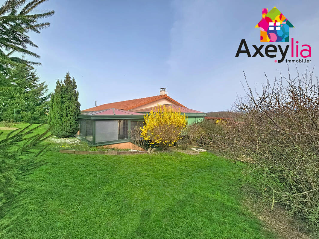 Maison à SAINT-SYMPHORIEN-DE-LAY