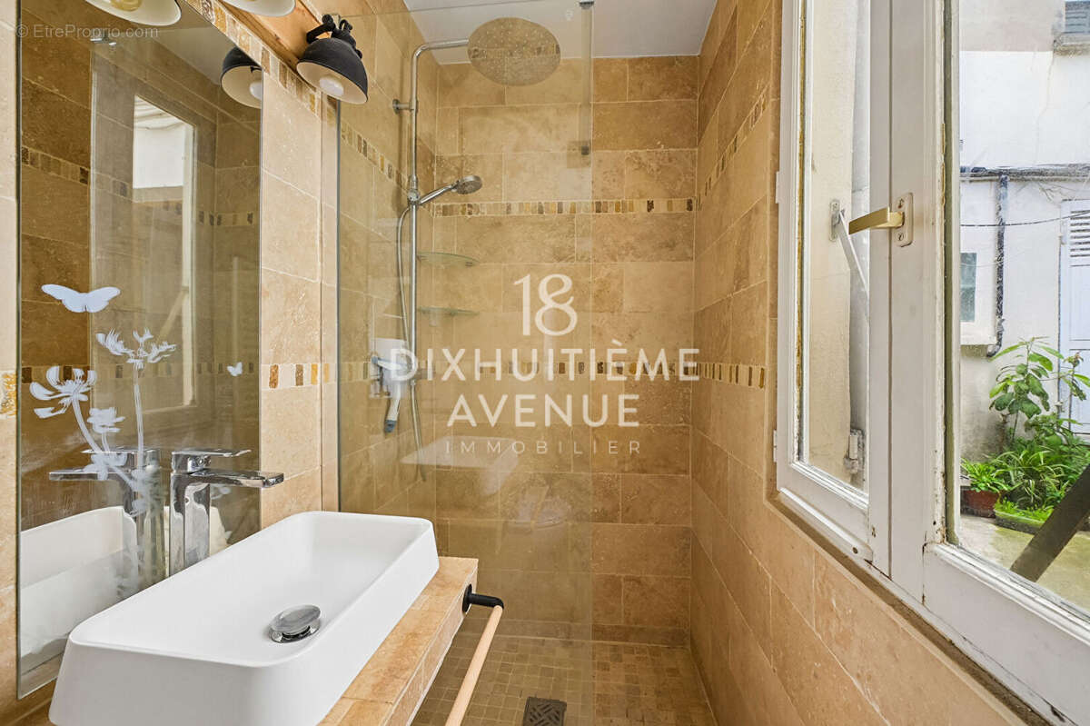 Appartement à PARIS-18E
