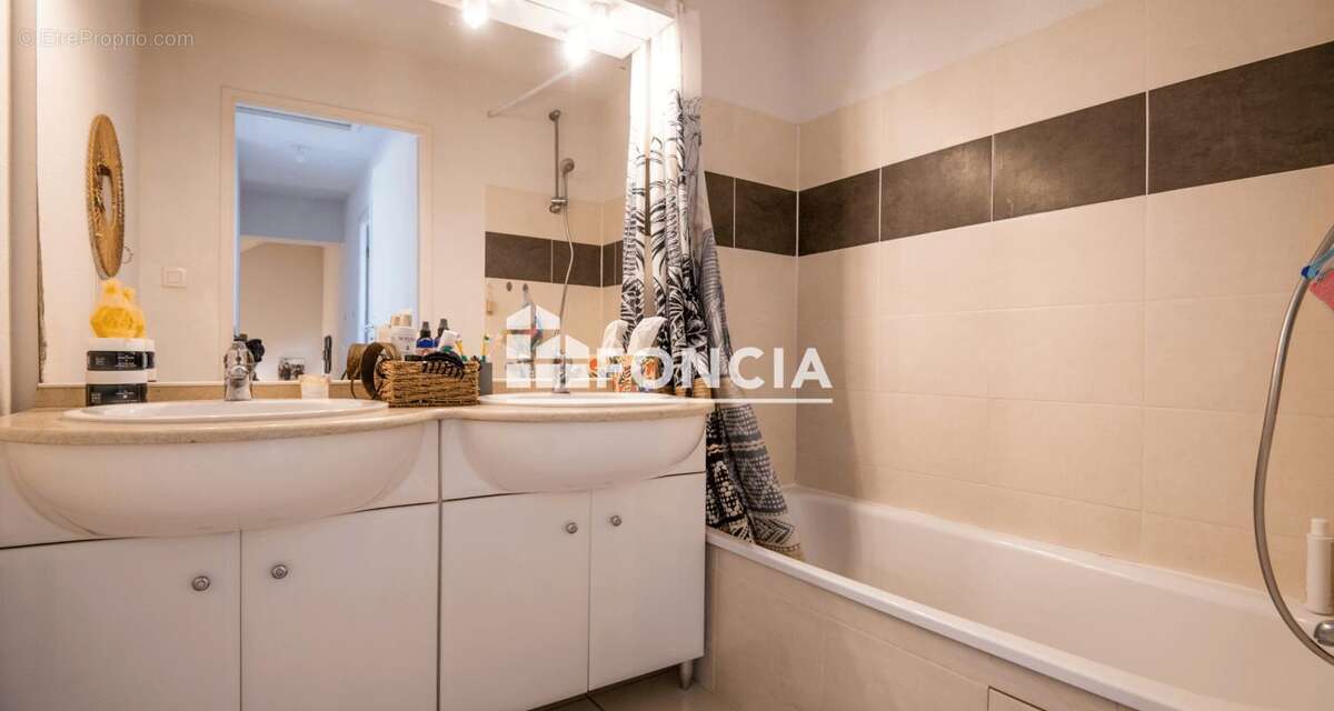 Maison à ONET-LE-CHATEAU