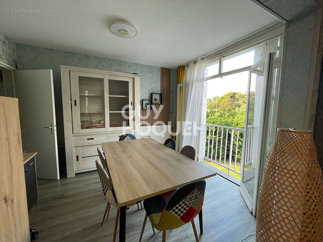 Appartement à PARENTIS-EN-BORN