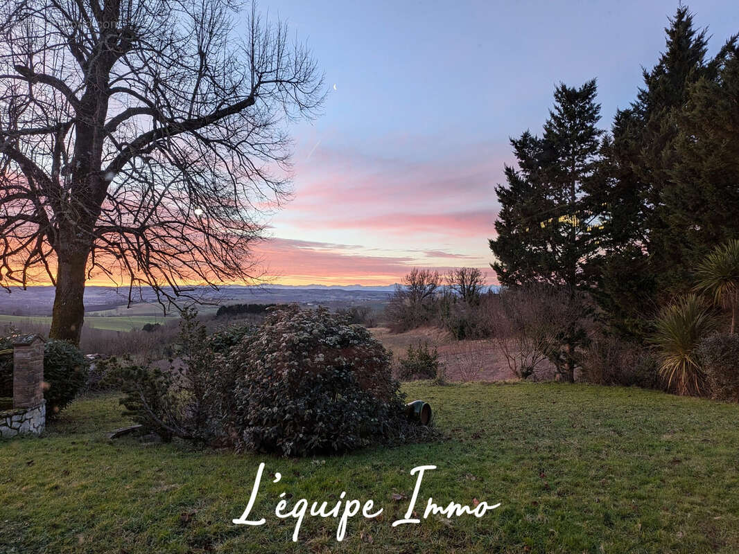 Propriété de caractère avec dépendances et vue dominante sur les Pyrénées - photo 15