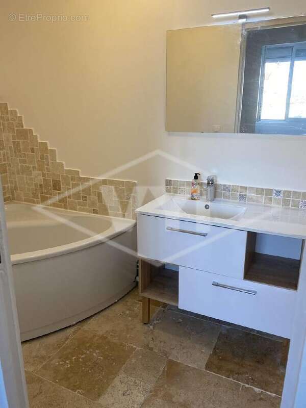 Appartement 85 m² à Combs-La-Ville  - photo 6