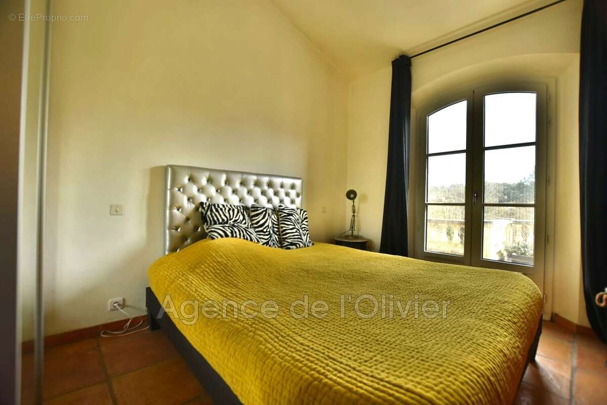 Maison à CHATEAUNEUF-GRASSE