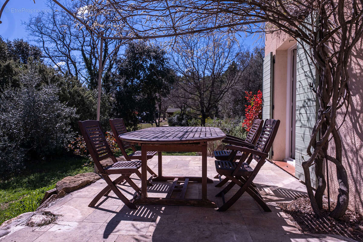 VILLA FORCALQUEIRET 200 m² avec dépendance T2 dans un quartier prisé - photo 15