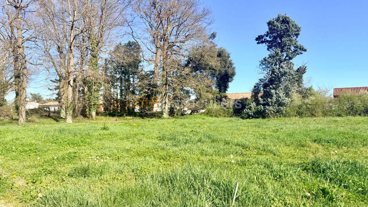 Terrain à MONTBETON