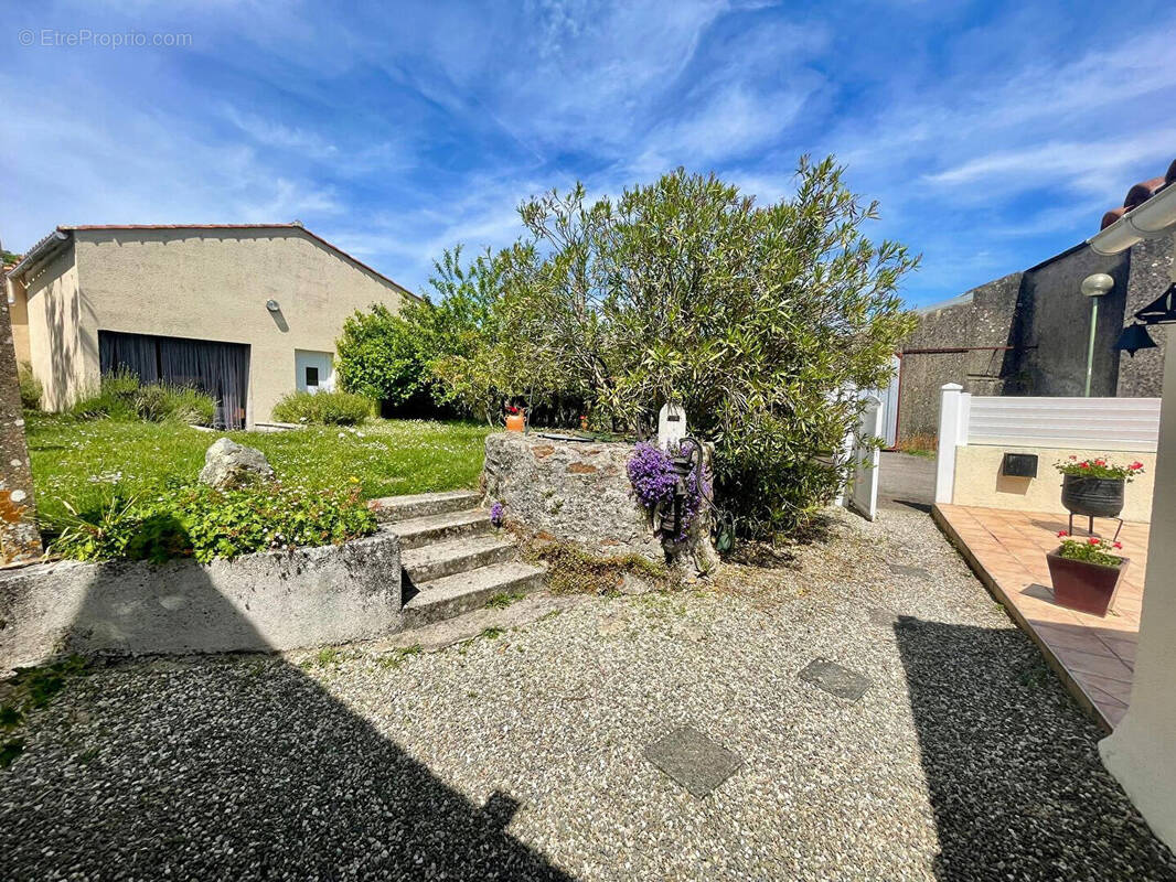 Maison à SAINT-JULIEN-DES-LANDES