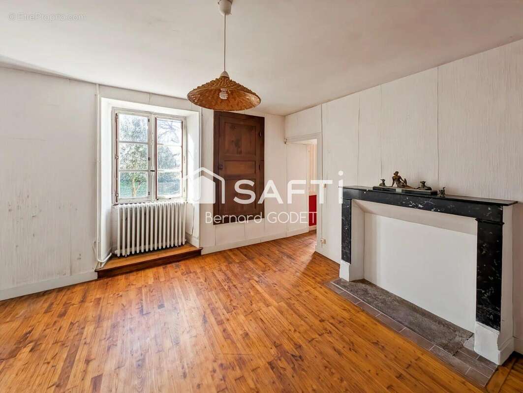 Photo 5 - Maison à LES ADJOTS