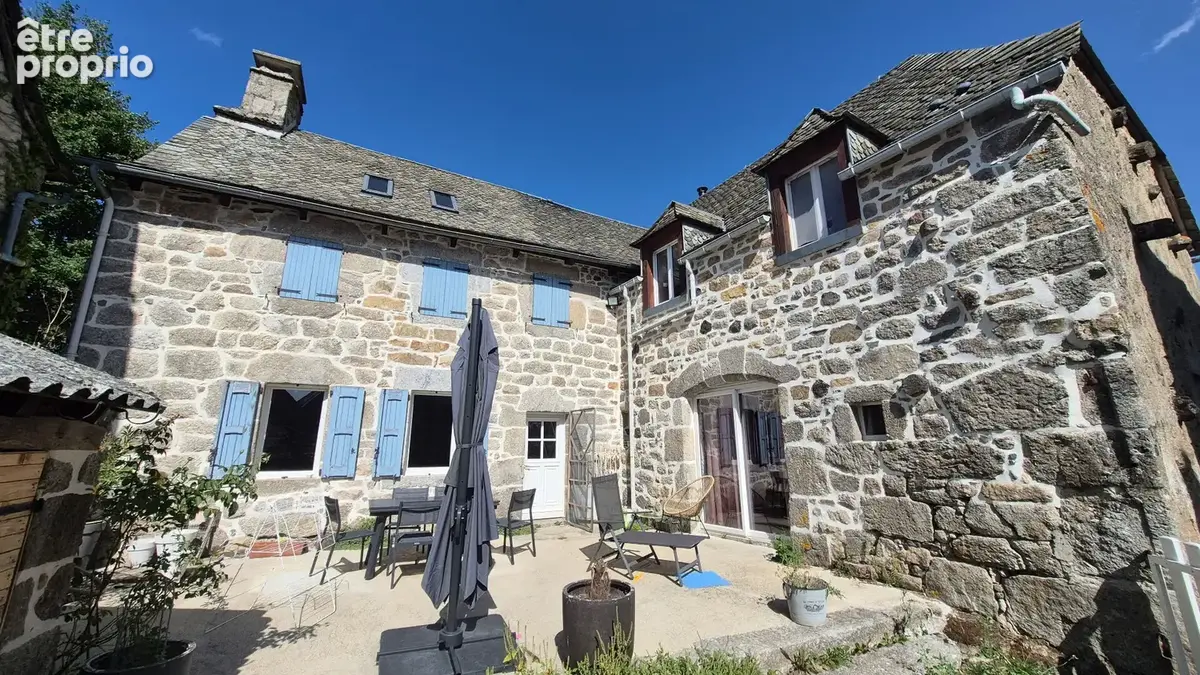 Laguiole, maison de caractère en pierre entièrement rénovée - photo 1