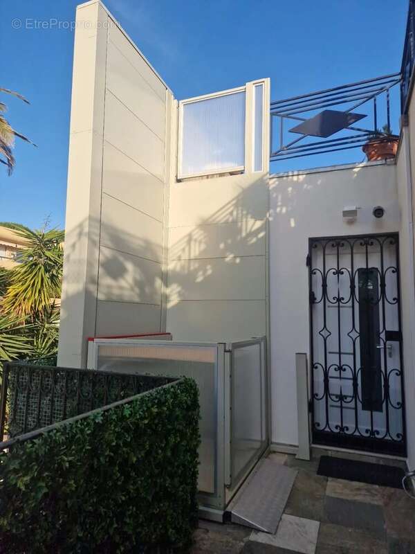 Appartement à MANDELIEU-LA-NAPOULE