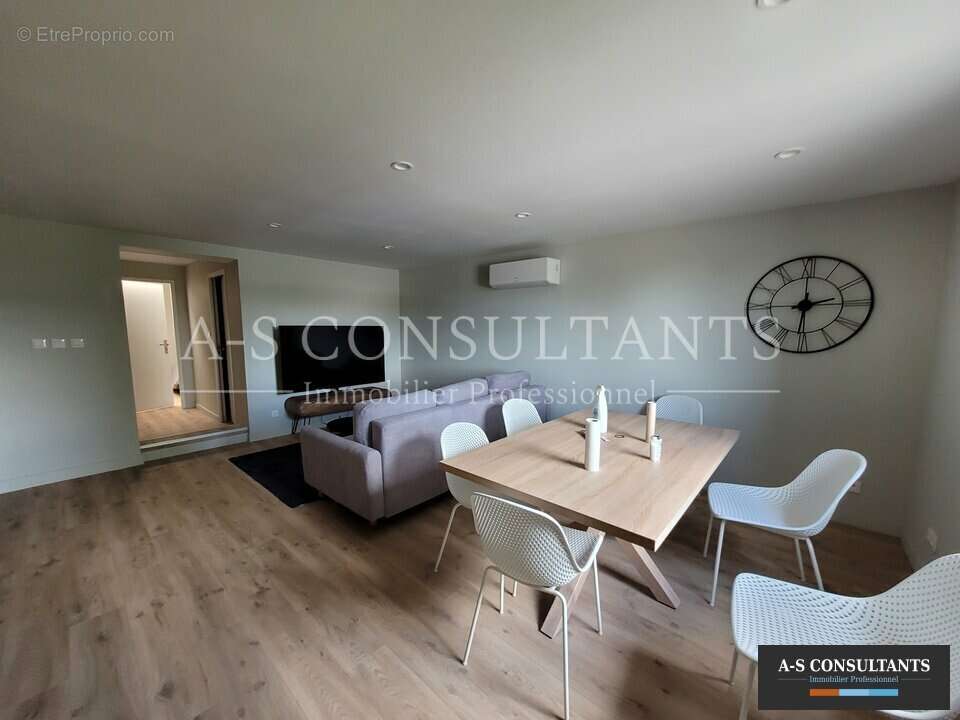 Commerce à SAINT-PRIEST