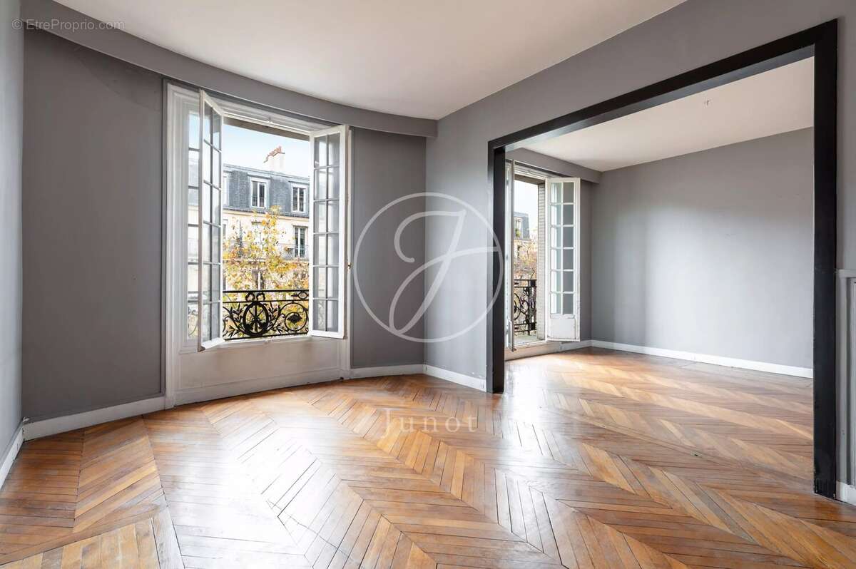 Appartement à PARIS-7E
