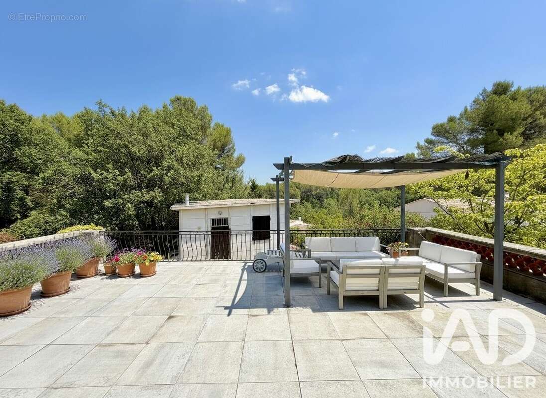 Maison 126 m² à Greasque  - photo 2