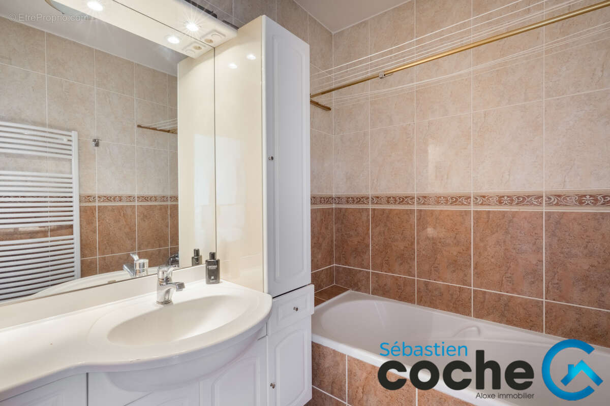 Appartement à CHARBONNIERES-LES-BAINS