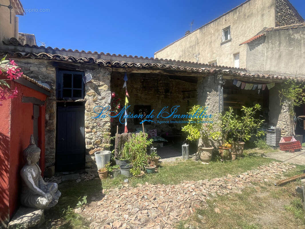 ST CHRISTOL LES ALES, maison en pierres F5 avec dépendances, chalet, piscine sur 2482 m2 de terrain avec puit - photo 13