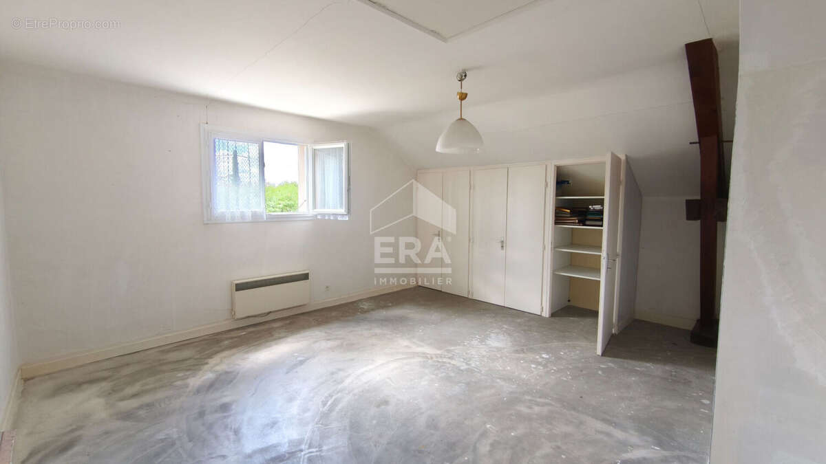 Maison 148m² à saint-denis-lès-bourg - photo 10