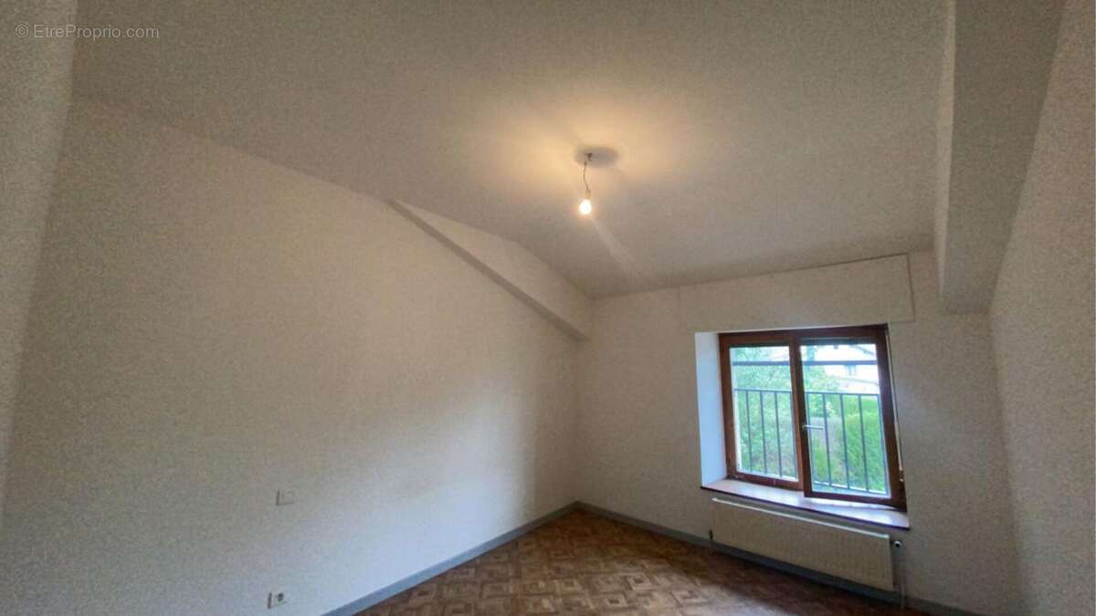 Appartement à VIEU-D'IZENAVE