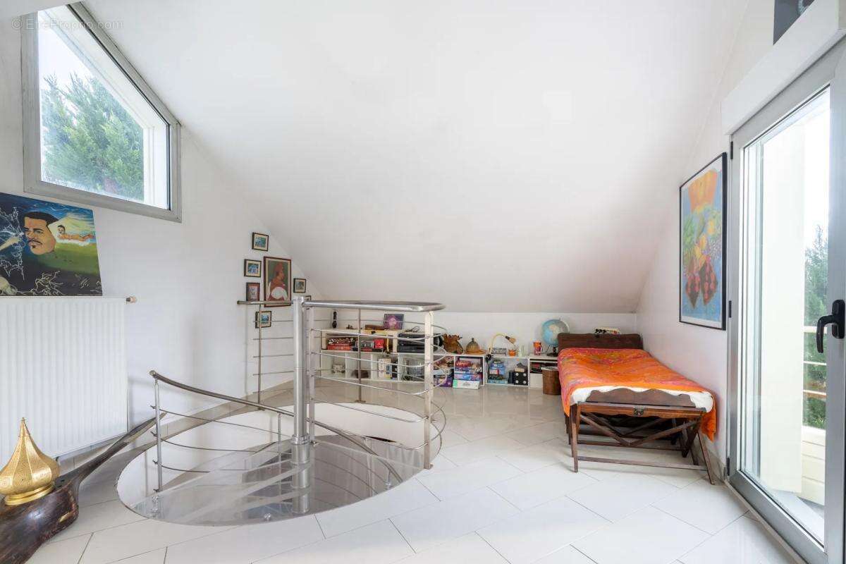 Maison à SAINT-MAURICE-MONTCOURONNE