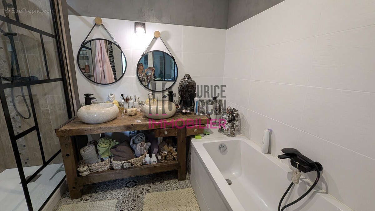 Maison à ENTRAIGUES-SUR-LA-SORGUE