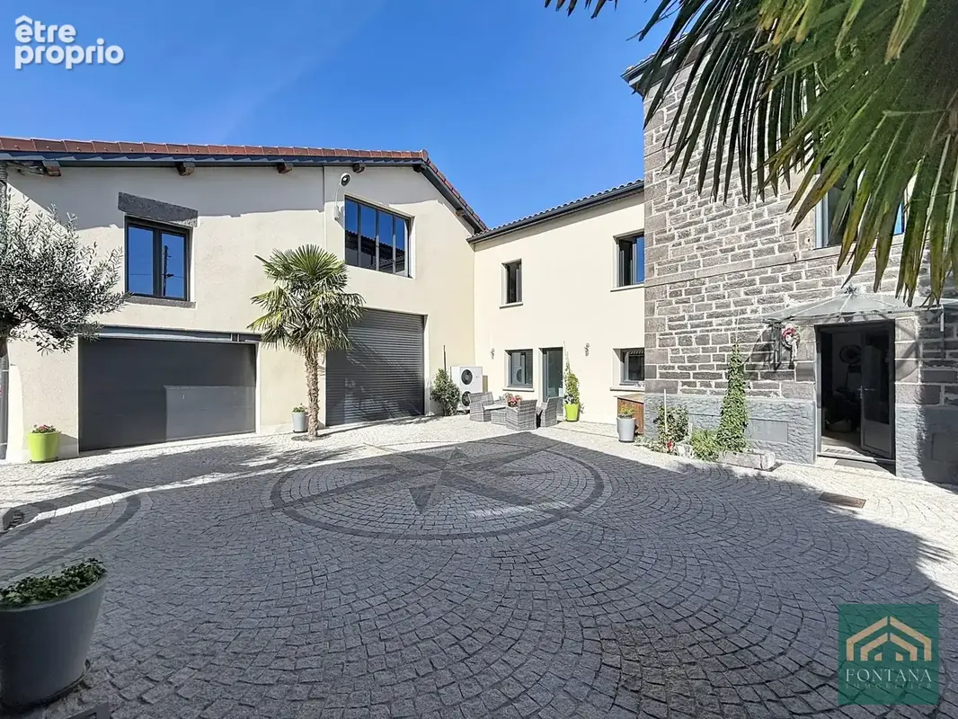 Maison 10 pièces 304 m² à vendre à Saint-Beauzire (63360) - photo 4