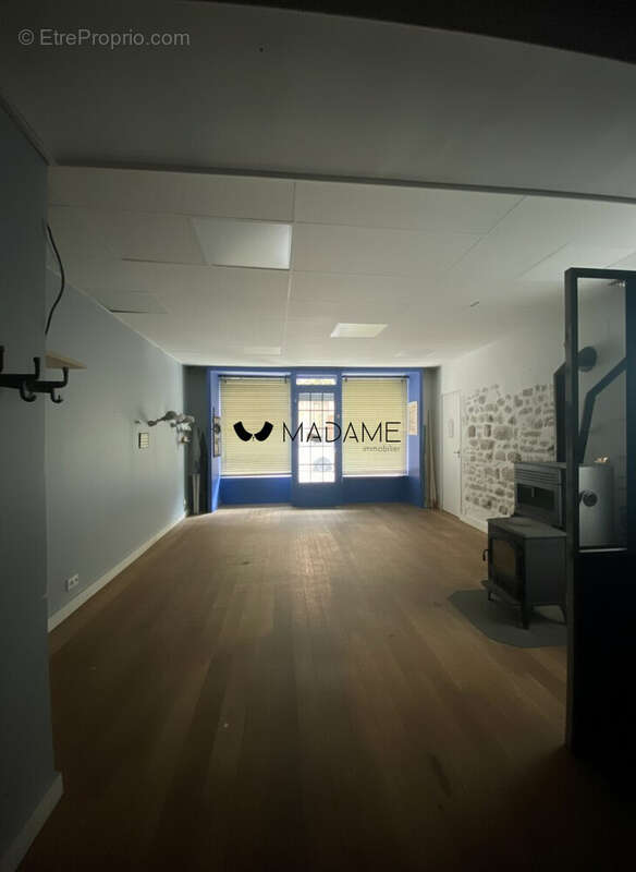 Commerce à LA MURE
