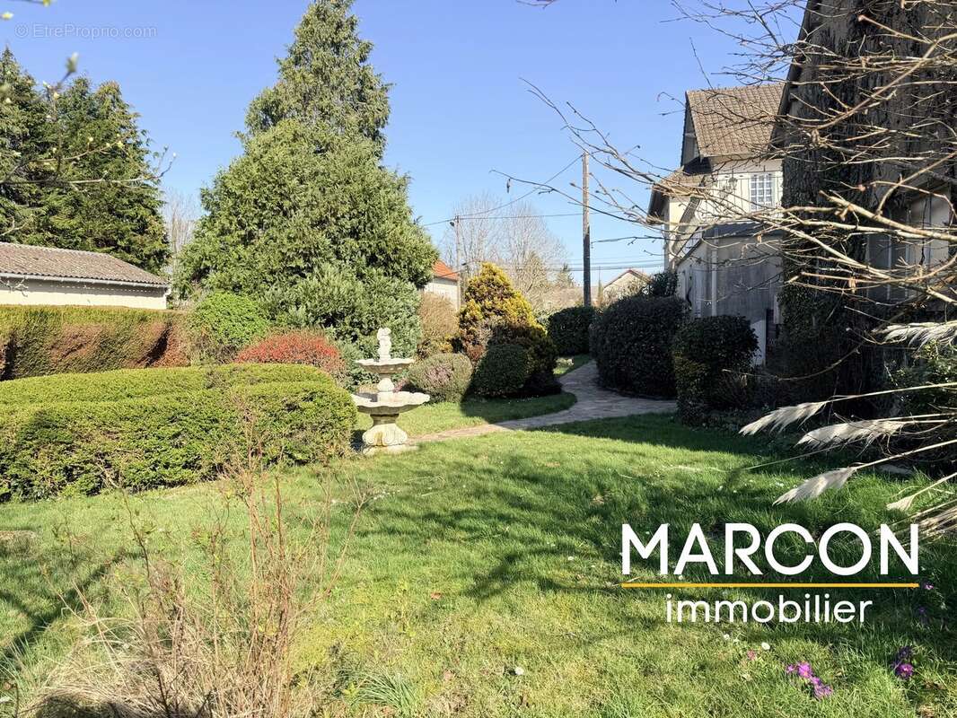 Maison à BUSSIERE-DUNOISE