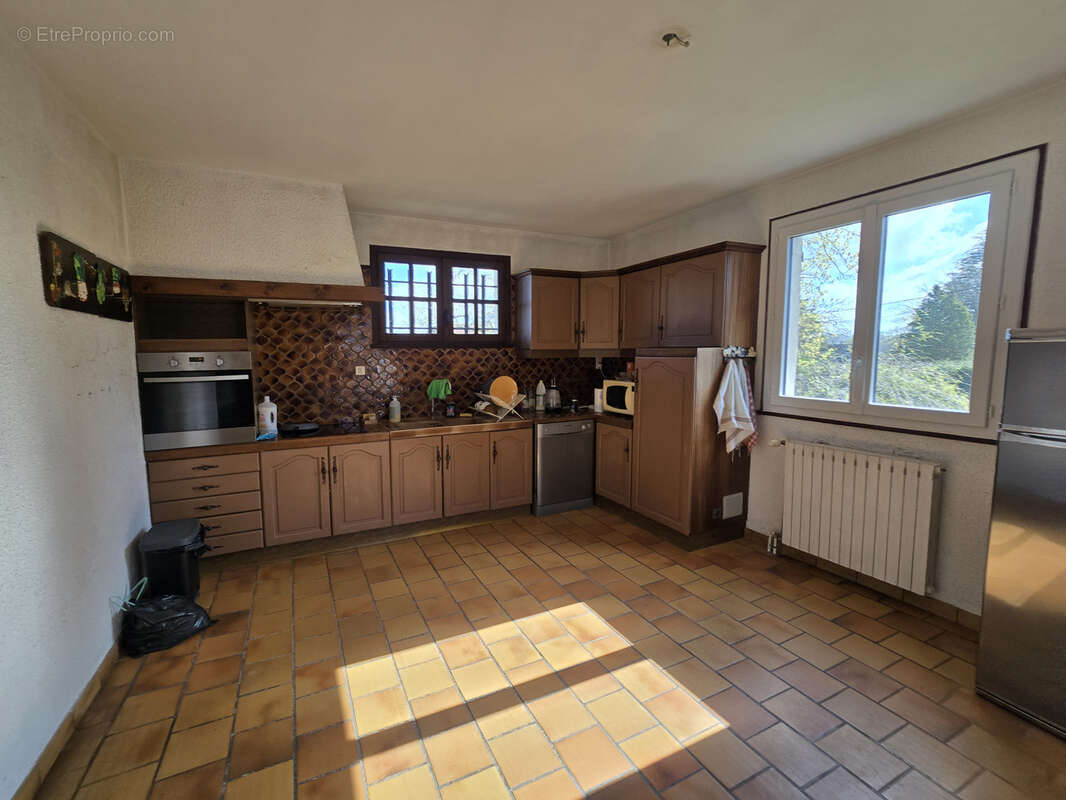 Maison à SAINT-REMY-EN-ROLLAT