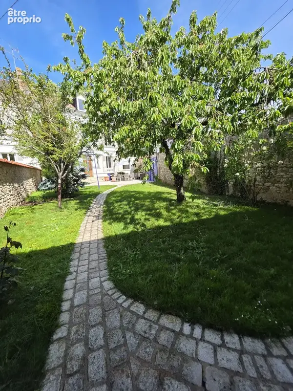 Maison de caractère de 172 m² — Gare et commerces à pied - photo 18