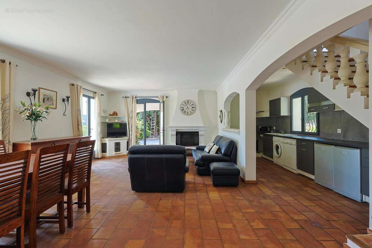 Photo 8 - Maison à ROQUEBRUNE-SUR-ARGENS