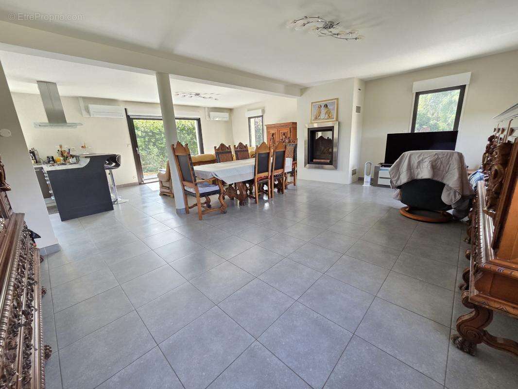 Pavillon contemporain recent offrant 220m² hab sur 2000m² - photo 5