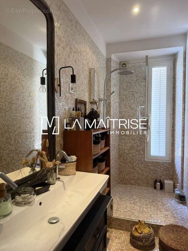 Appartement 70 m² à Marseille-6e  - photo 8