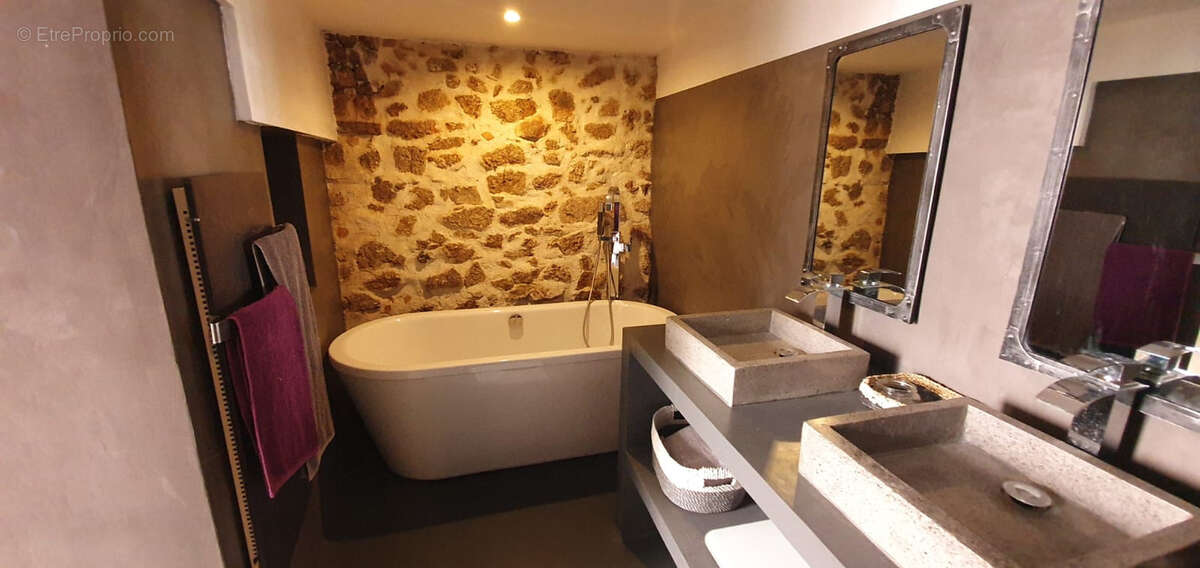 Maison à PLAN-DE-LA-TOUR