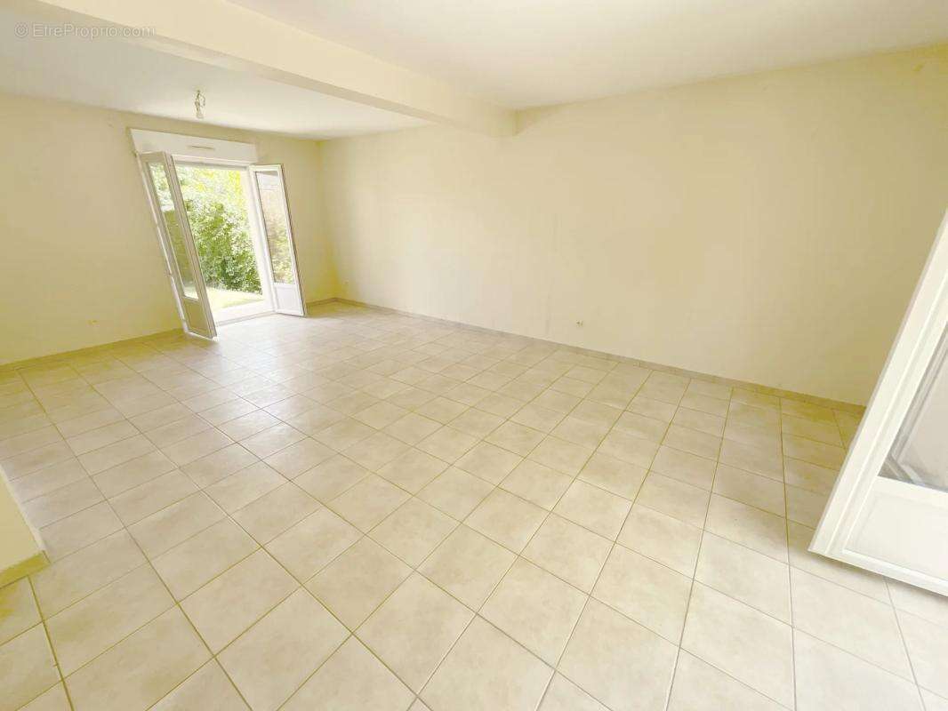 Maison à SAINT-JULIEN-LES-VILLAS