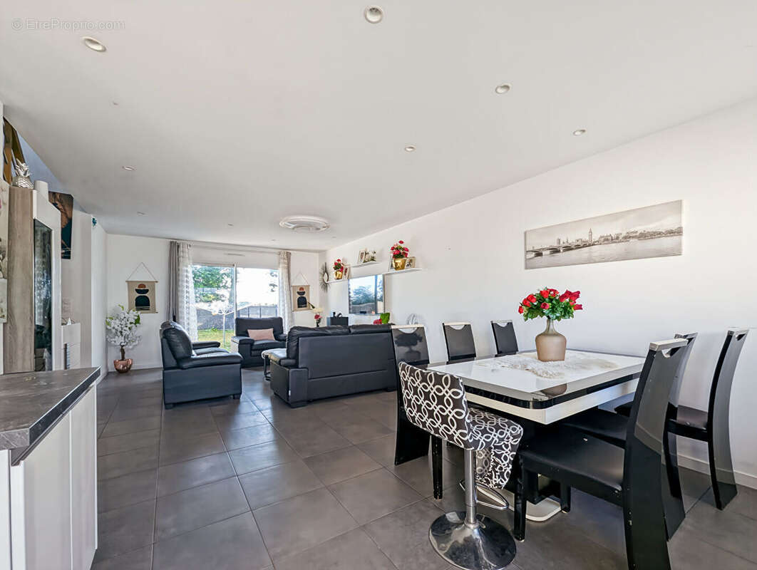 A vendre  SAINT AUBIN D AUBIGNE  maison familiale 4 chambres - photo 3