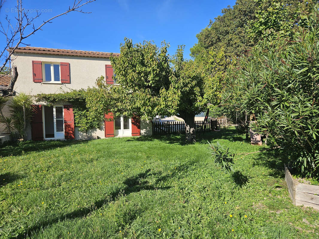 Maison à CAMARET-SUR-AIGUES