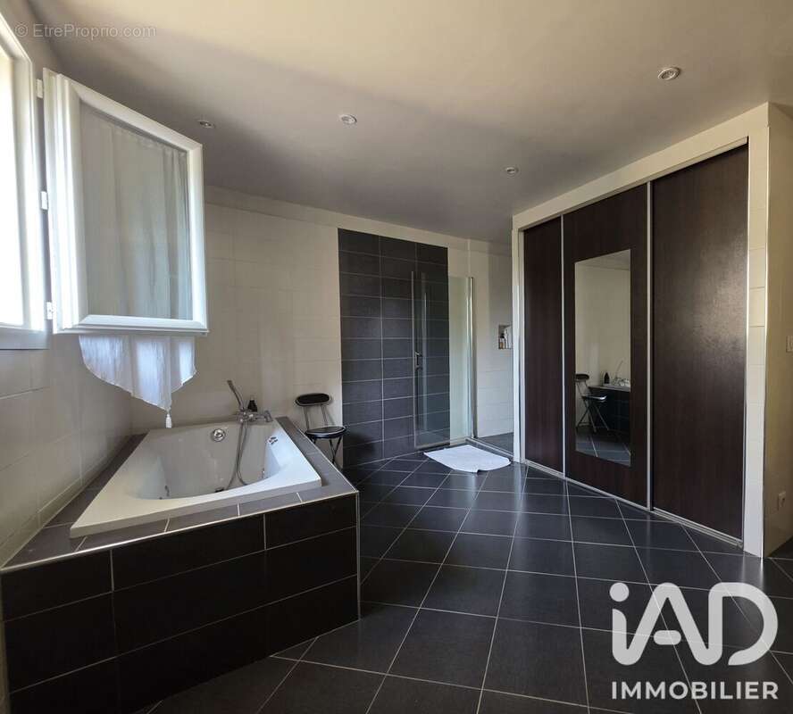 Maison 250 m² à Gaillac  - photo 8