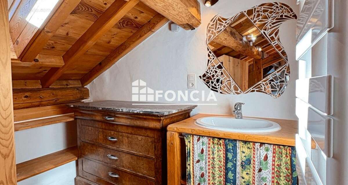 Maison à LES ALLUES