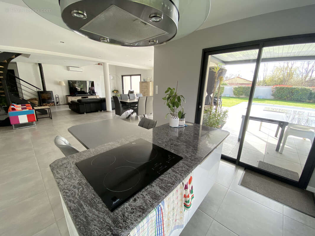Aux portes de riorges, villa contemporaine - photo 11