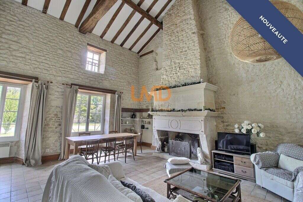 Demeure ancienne rénovée avec piscine - photo 8