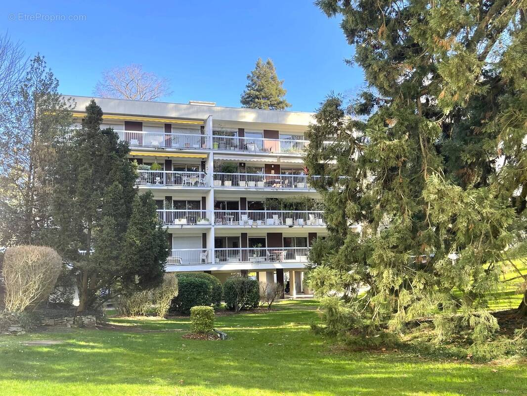 Appartement à VILLE-D'AVRAY