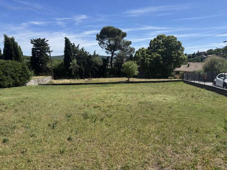 Terrain 730 m² à Reillanne  - photo 2