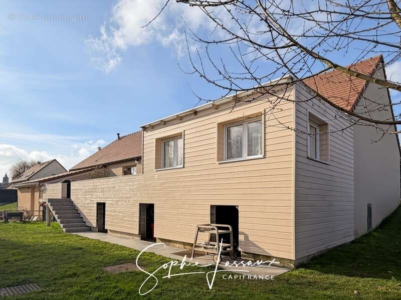 Maison récente de plain-pied à vendre en exclusivité à Authevernes – 152,35 m² – 5 pièces – 3 chambres – Double garage – Pièce c - photo 13
