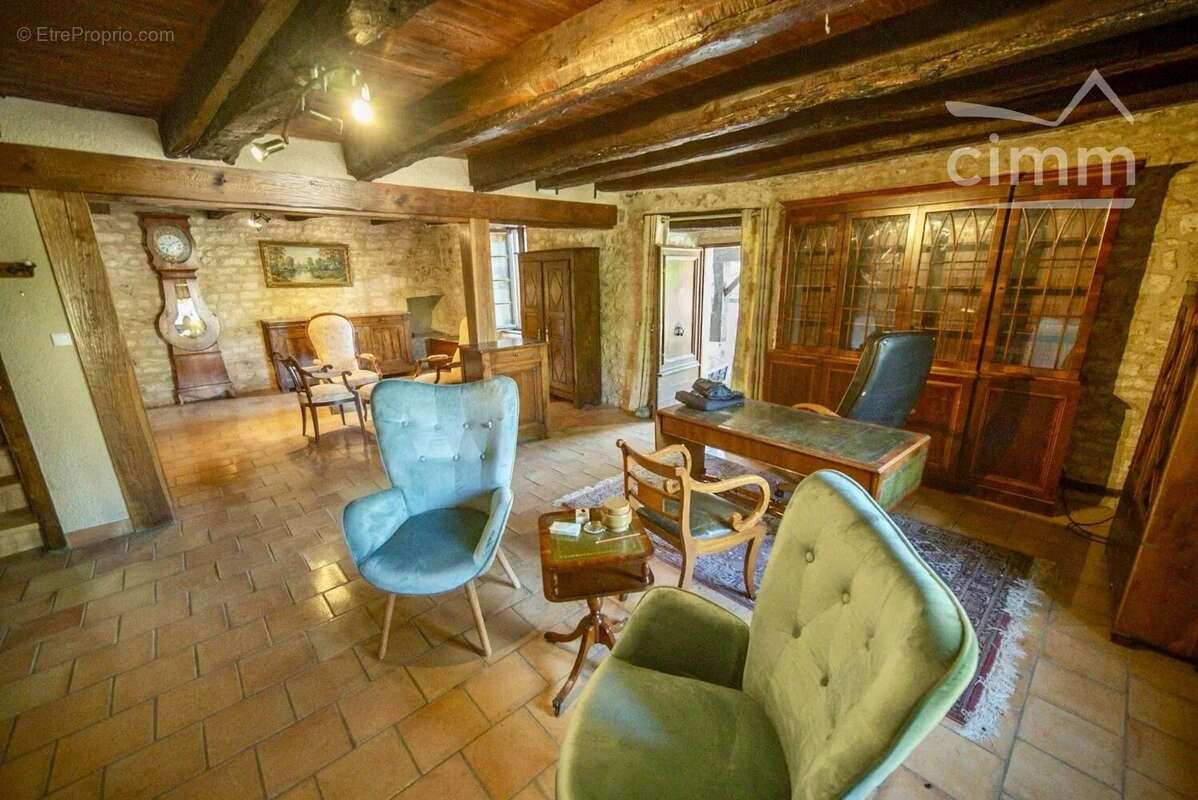 Belle maison au coeur du triangle d'or. - photo 9