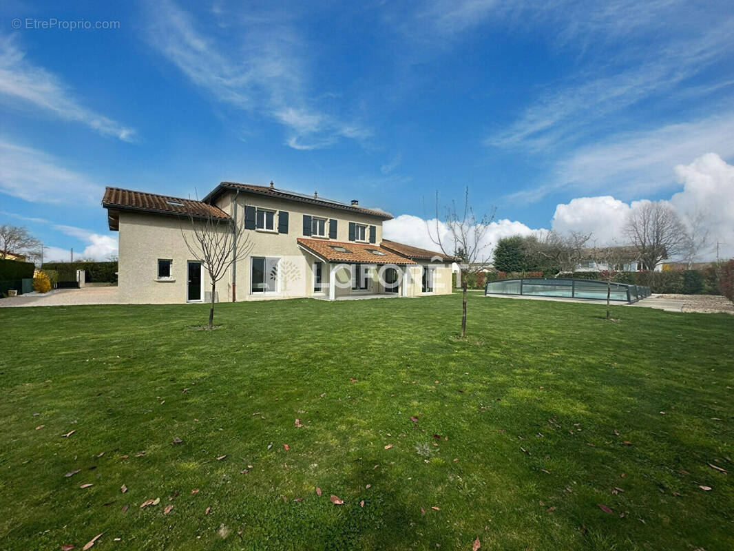 Maison à DOMPIERRE-SUR-CHALARONNE